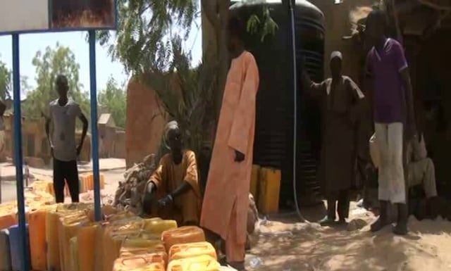 RUWA ! Les habitants de Zinder se désaltèrent