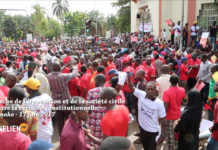 Mali : images de la marche de l’opposition et la société civile contre la révision constitutionnelle