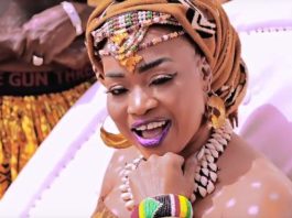 Au Mali, Oumou Sangaré met en garde les jeunes filles contre les beaux parleurs
