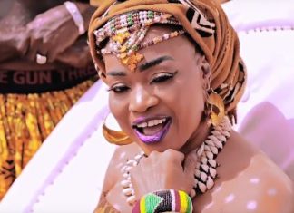 Au Mali, Oumou Sangaré met en garde les jeunes filles contre les beaux parleurs