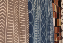 Mali : à Ségou, le centre N’domo perpétue les techniques traditionnelles de fabrication du Bogolan