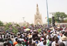 Mali : des milliers de manifestants dans la rue