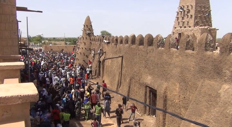 Tombouctou/Crépissage De La Mosquée De Djingareyber: Une Tradition Qui ...