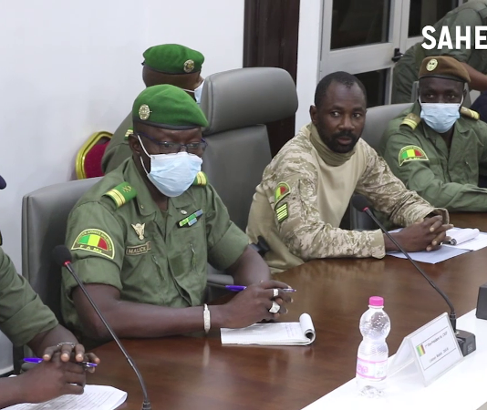 Transition au Mali: ni un président, ni un Premier ministre militaire