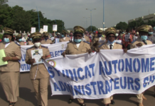 Mali: les administrateurs civils manifestent pour la libération de leurs collègues otages