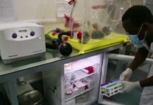 La Guinée lance sa campagne de vaccination anti Covid-19 malgré le manque de confiance dans le gouvernement