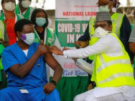 Au Nigéria, la campagne de vaccination est contrecarrée par des efforts d’approvisionnement et de distribution aléatoires