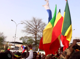 Retrait de Barkhane et Takuba: des manifestants apportent leur soutien aux autorités maliennes