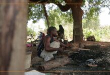 Mali : Lassina Kanté, enseignant et artisan forgeron pendant les vacances scolaires