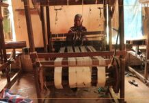 Mali : à Ségou, Djénébou Diarra participe à la sauvegarde du tissage artisanal