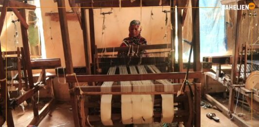 Mali : à Ségou, Djénébou Diarra participe à la sauvegarde du tissage artisanal