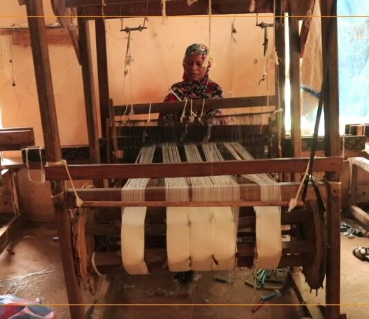 Mali : à Ségou, Djénébou Diarra participe à la sauvegarde du tissage artisanal