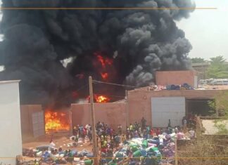 Mali/Bamako : violent incendie dans un entrepôt de matières plastiques
