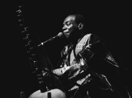 « La Kora orpheline de son Maître » : les hommages affluent après le décès de Toumani Diabaté