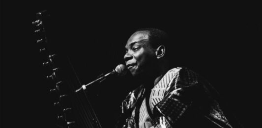 « La Kora orpheline de son Maître » : les hommages affluent après le décès de Toumani Diabaté