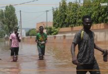 Mali : à Kalaban Coro, des habitants contraints de quitter leurs maisons à cause de la montée des eaux