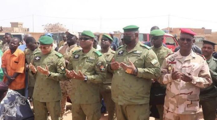 Niger : 11 militaires tués dans une embuscade, inhumés à Agadez