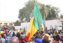 Mali : « Nous sommes venus manifester notre mécontentement devant l’ambassade d’Algérie »