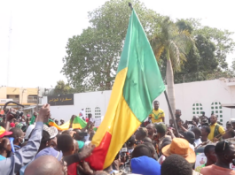 Mali : « Nous sommes venus manifester notre mécontentement devant l’ambassade d’Algérie »