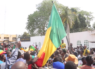 Mali : « Nous sommes venus manifester notre mécontentement devant l’ambassade d’Algérie »