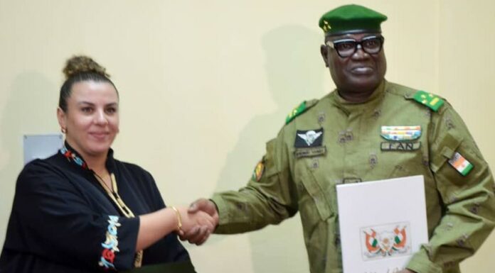 Le Niger confie la production de ses passeports et cartes d’identité biométriques à une société libyenne