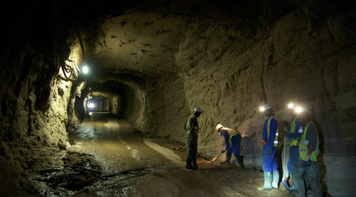 Niger : la justice ordonne la reprise des travaux de réaménagement du site minier de la COMINAK