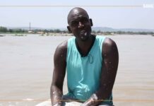 Mali : dans les eaux du fleuve, la lessive devient un métier