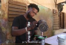 Mali : dans son atelier, raconte Sékou Touré sa passion pour la teinture du bazin