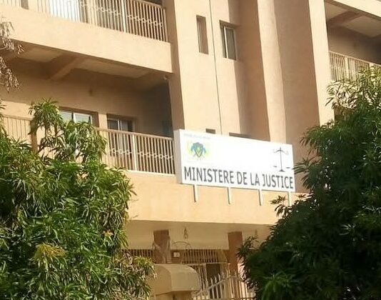 Le Niger annonce une action judiciaire contre Orano après la découverte de « 400 tonneaux radioactifs »