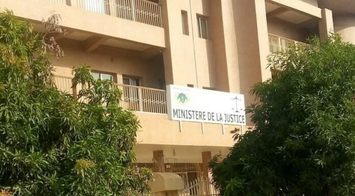 Le Niger annonce une action judiciaire contre Orano après la découverte de « 400 tonneaux radioactifs »