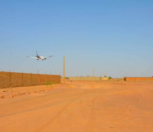 Attaque contre l’aéroport de Niamey : “13 martyrs”, “22 assaillants neutralisés”